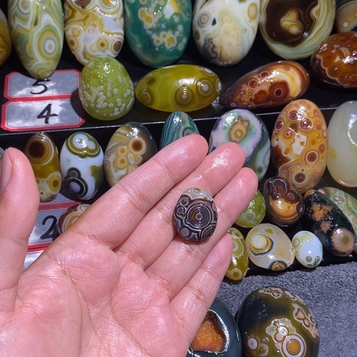 玛瑙/玉髓珠宝奇石未镶嵌阿**?