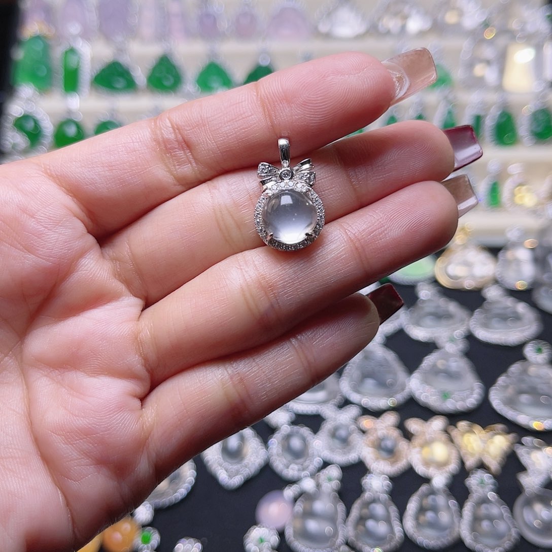 石英质玉颈饰银S925镶嵌?****。