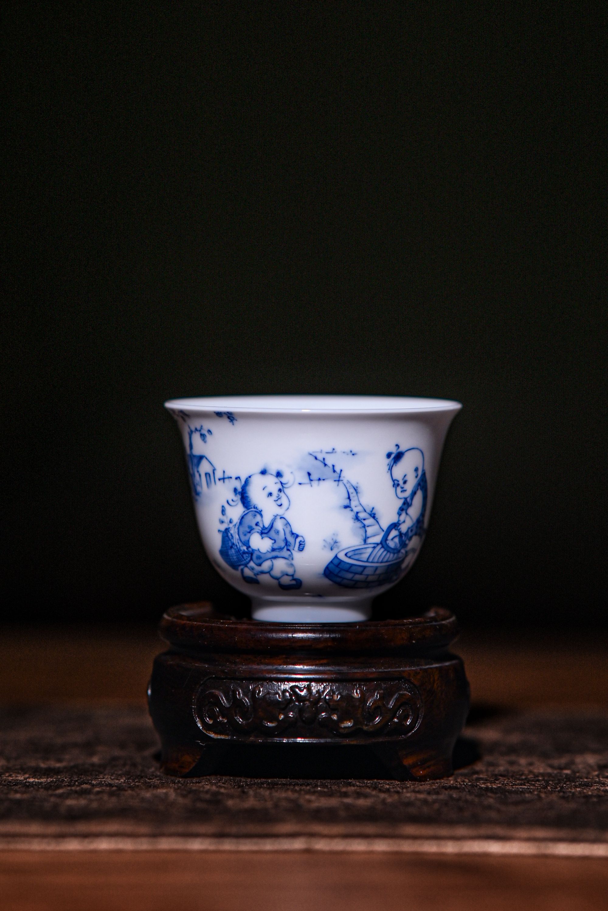 景德镇 九段烧 妙手青花 婴戏（打水）品茗杯A1
