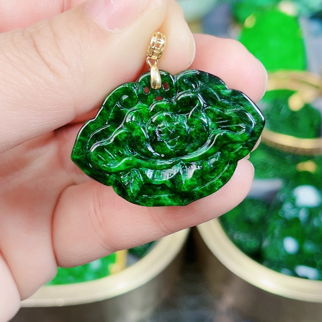 翡翠颈饰18K金镶嵌吊坠