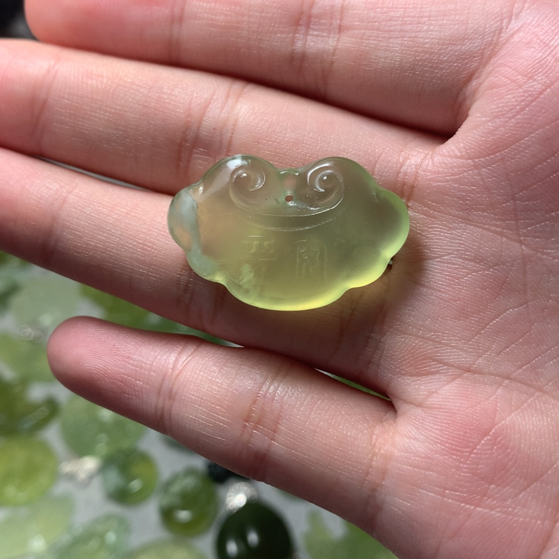 合金蛇纹石玉颈饰微瑕
