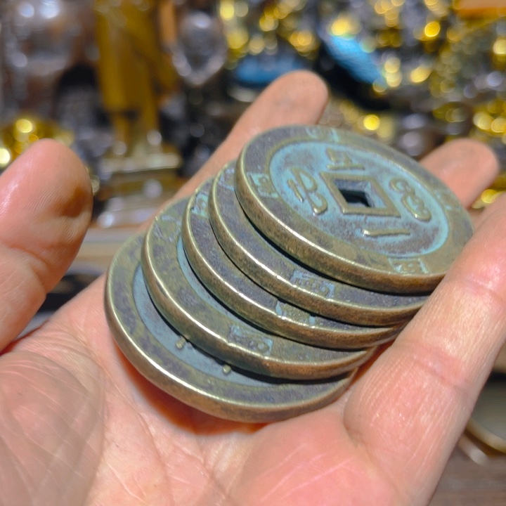 铜的。全清了。一件不留！不磨叽