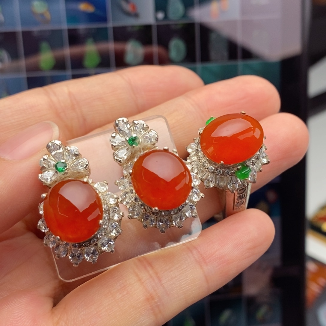 定制翡翠未镶嵌     很美的柿子红