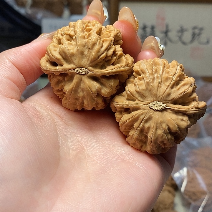 文玩核桃吊坠44粗筋