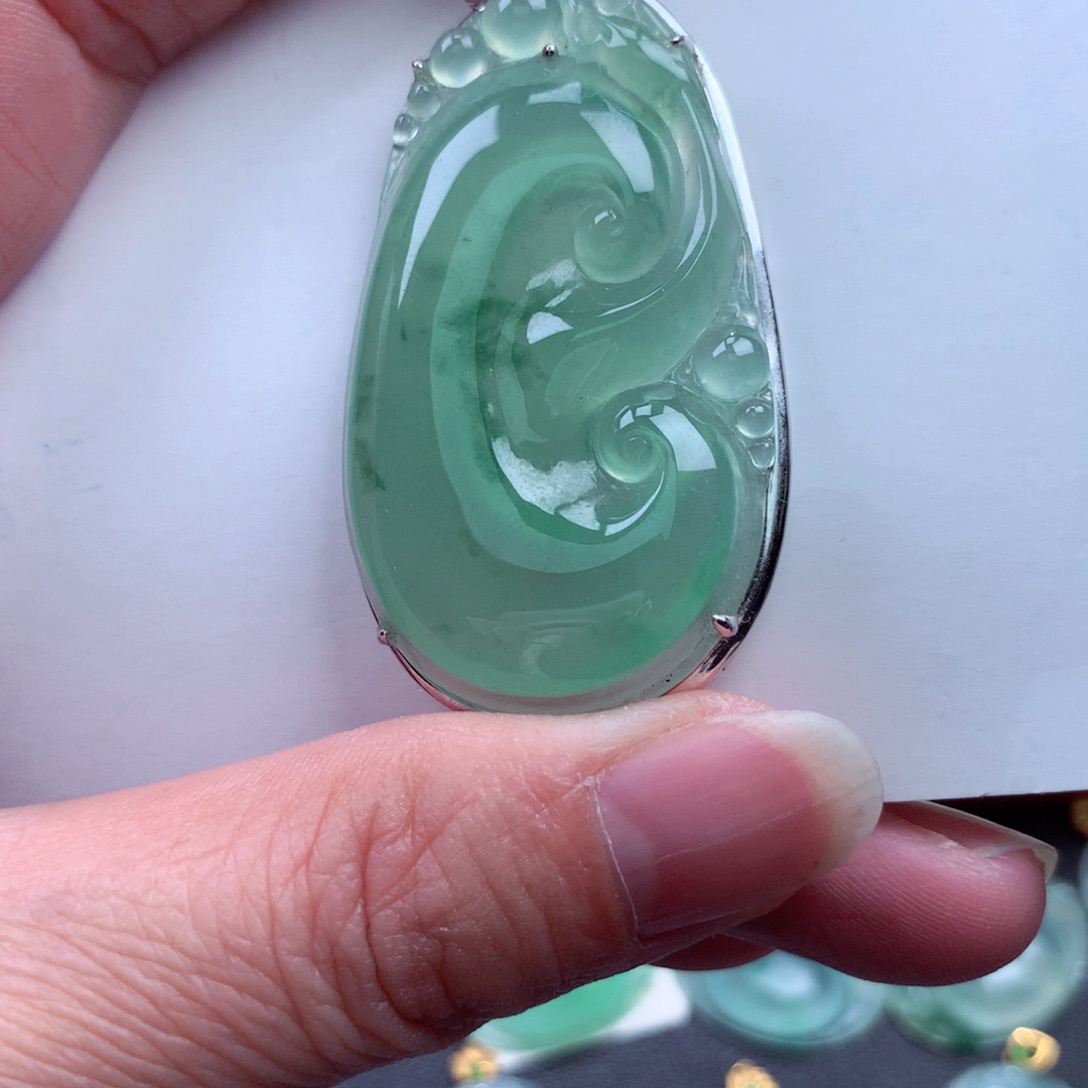 翡翠吊坠(不含链)18K金镶嵌