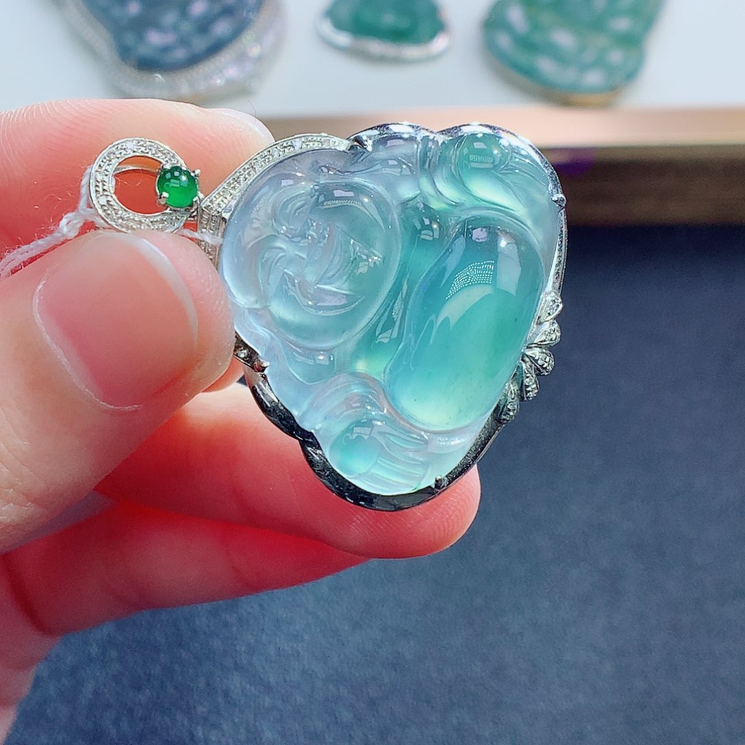 翡翠颈饰18K金镶嵌翡翠