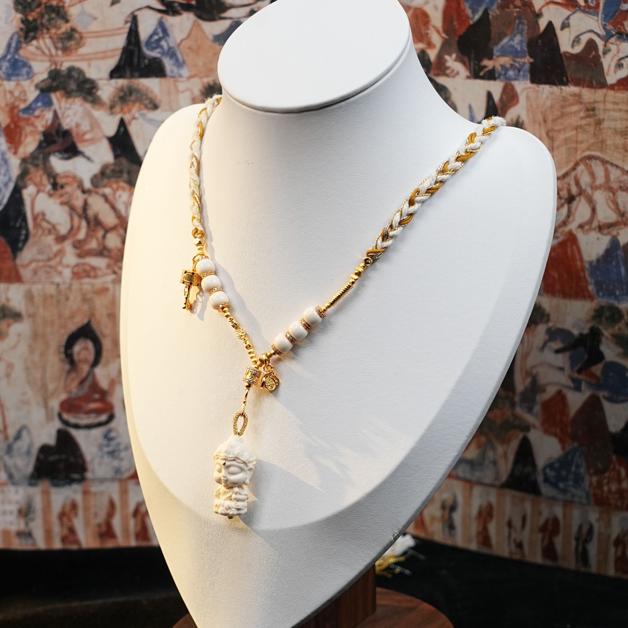 天然猛犸牙普贤雕刻18k头饰手工编绳项链