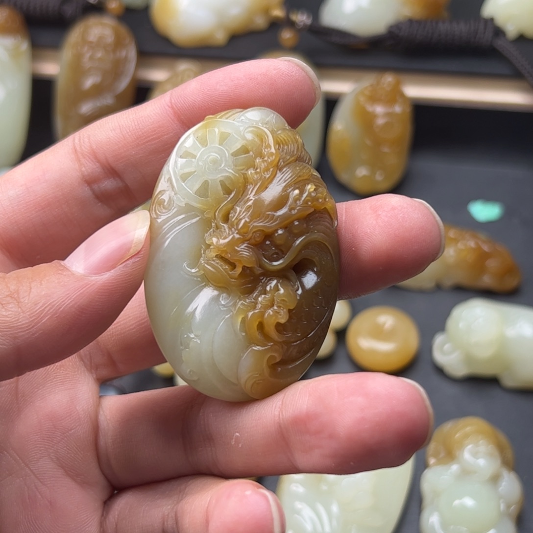 和田玉（糖玉）未镶嵌颈饰凱**意