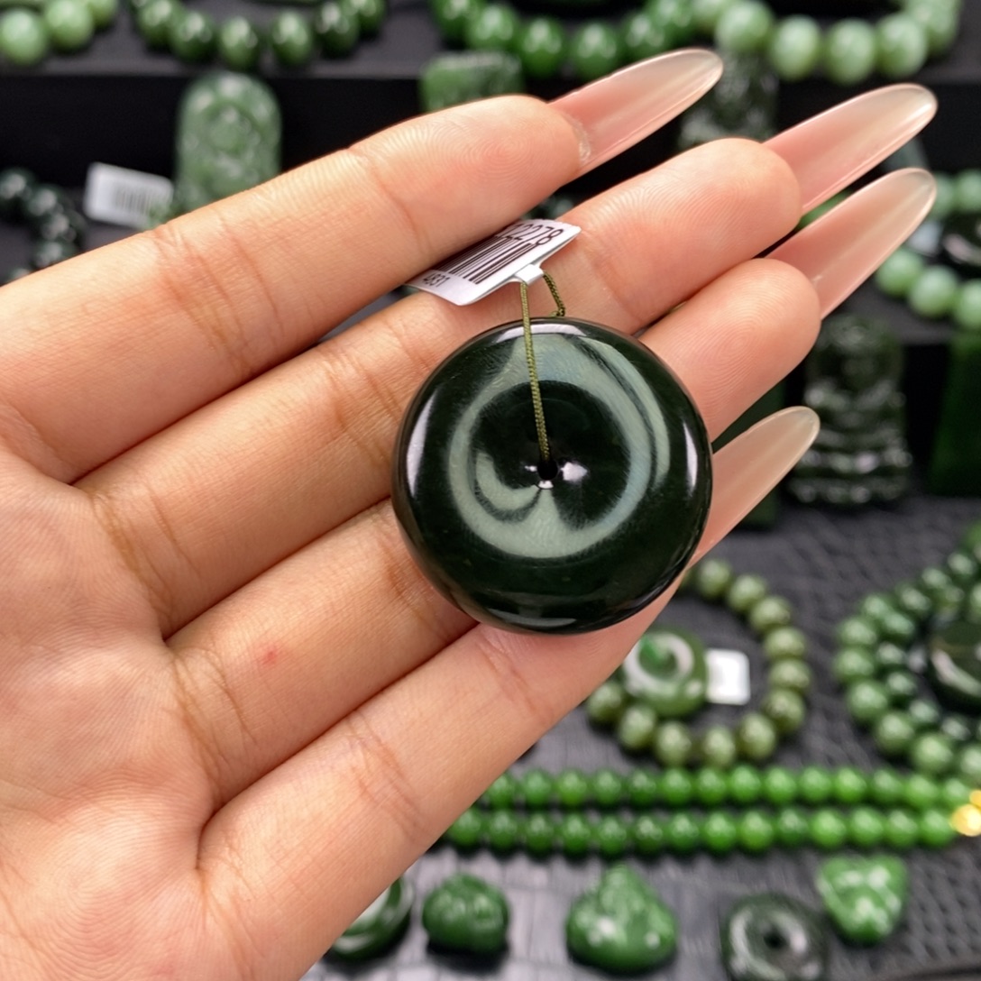 和田玉（碧玉）未镶嵌珠宝奇石