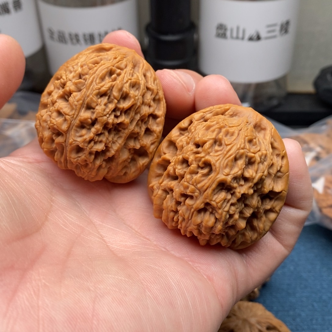 核桃把件四二南疆石