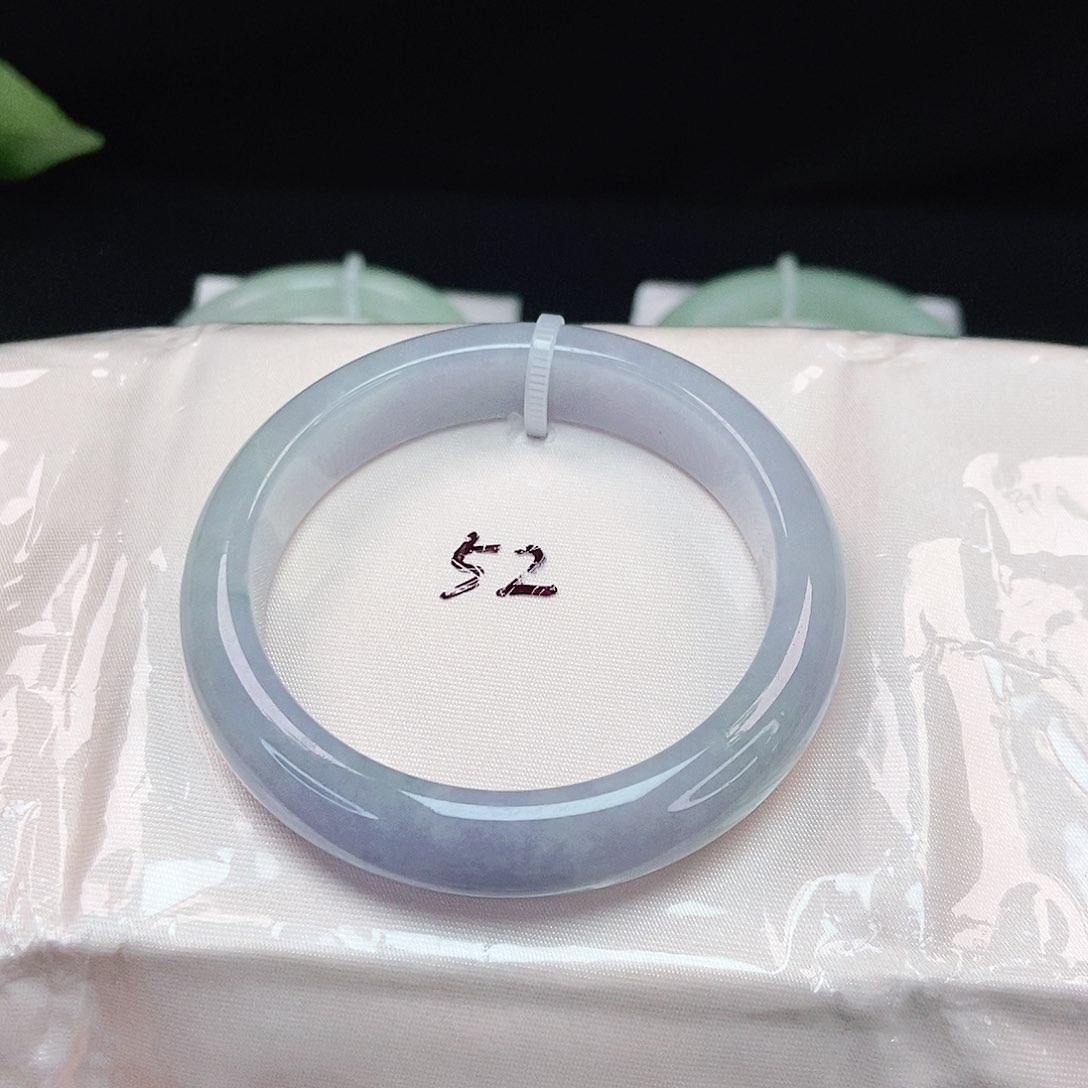 翡翠手镯未镶嵌正圈