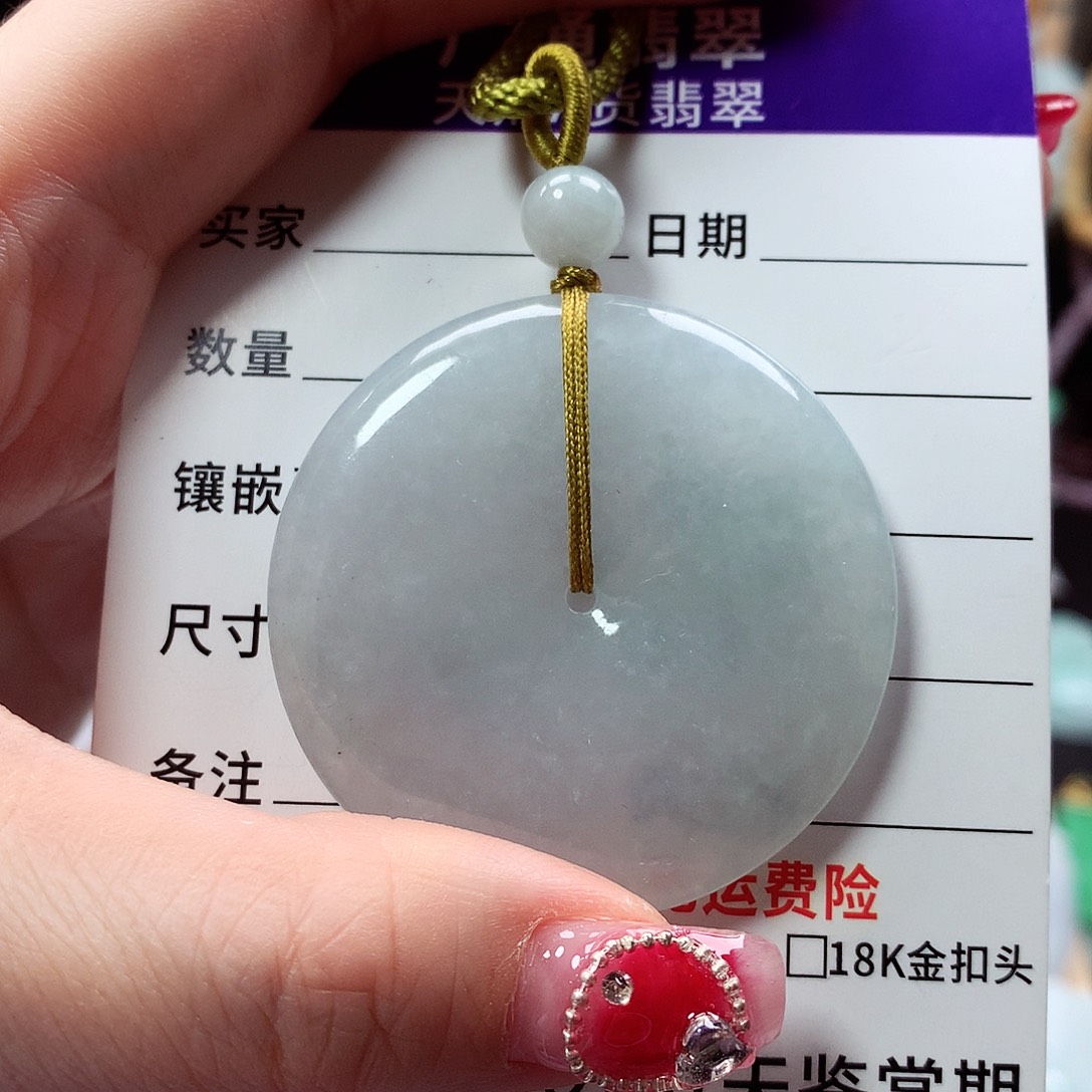 翡翠颈饰未镶嵌曼平安扣