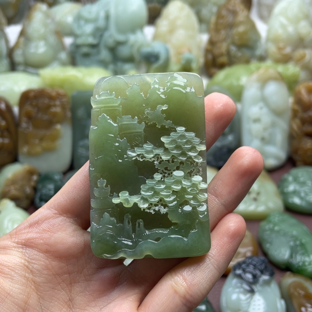 爱***峰和田玉未镶嵌颈饰