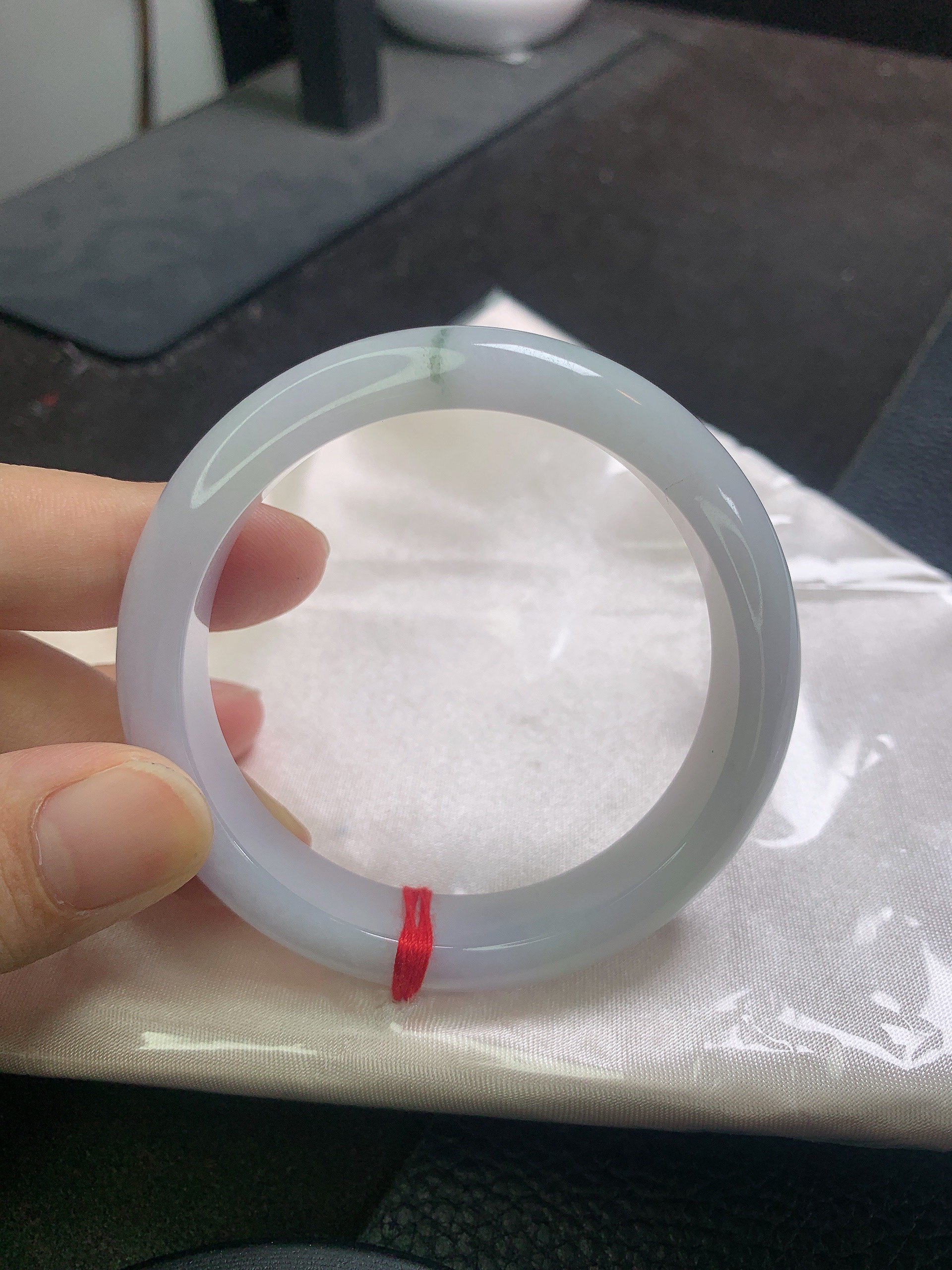 A257缅甸天然A货翡翠56-57圈口飘花正圈手镯、有纹裂