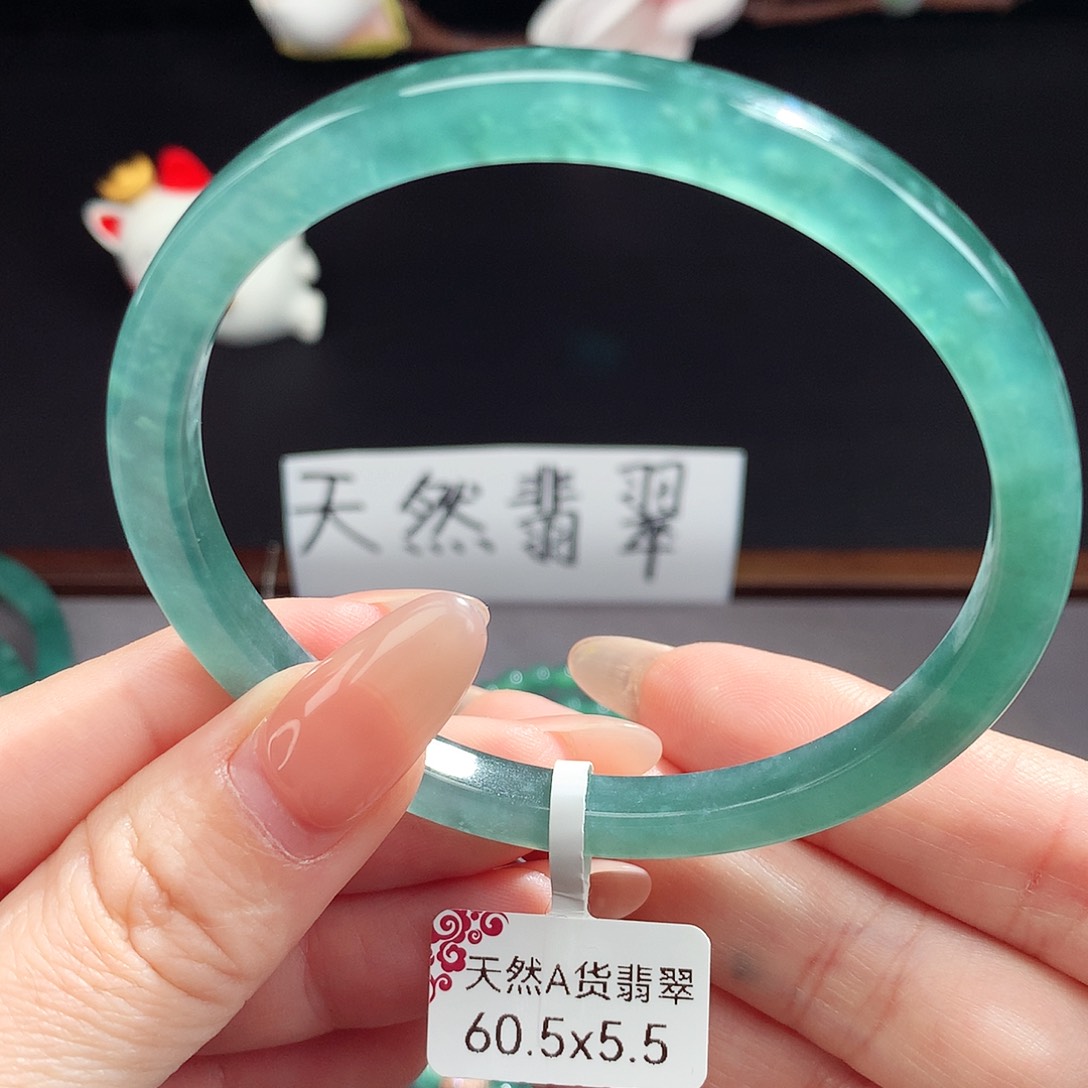 翡翠手镯（圆镯）未镶嵌