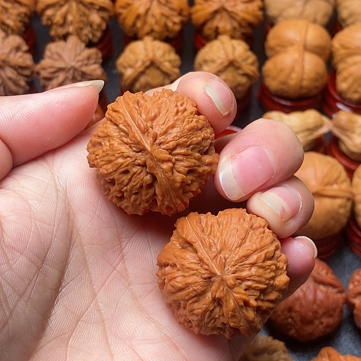 点***点文玩核桃吊坠麒麟纹