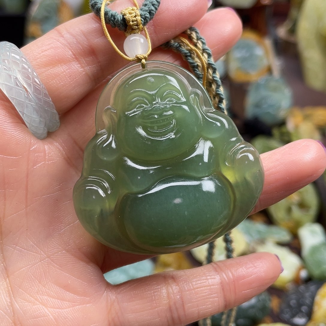 蛇纹石玉颈饰未镶嵌岫玉笑佛