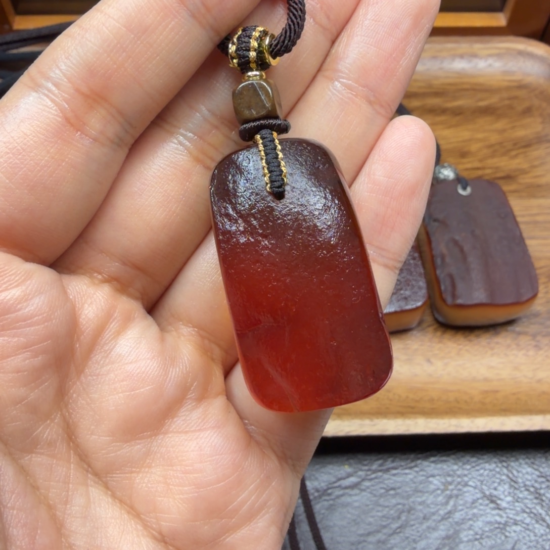 琥珀未镶嵌吊坠(赠链)