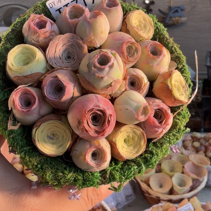 TT719 苔藓花篮玫瑰组合