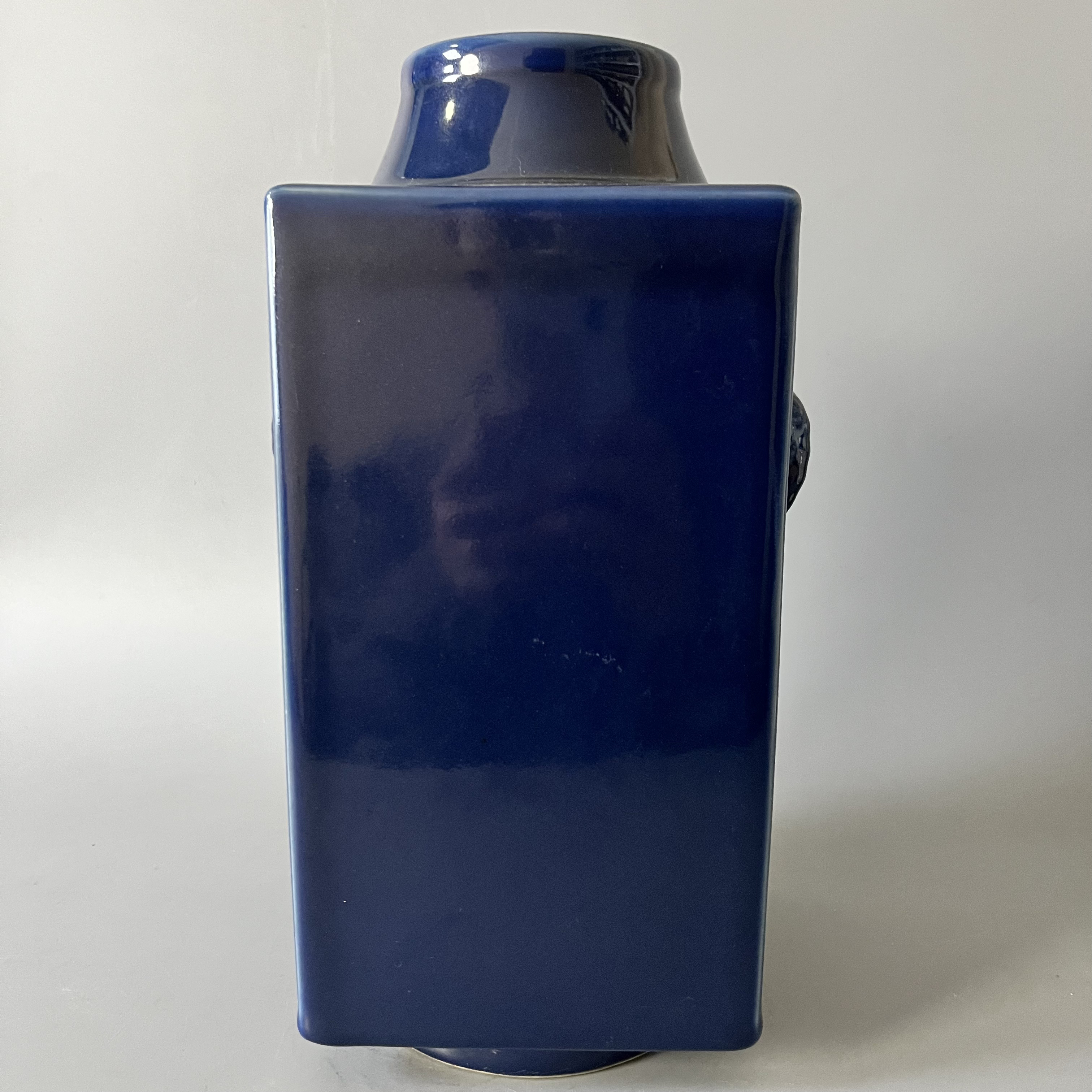 1678 清光绪 霁蓝釉双象耳尊