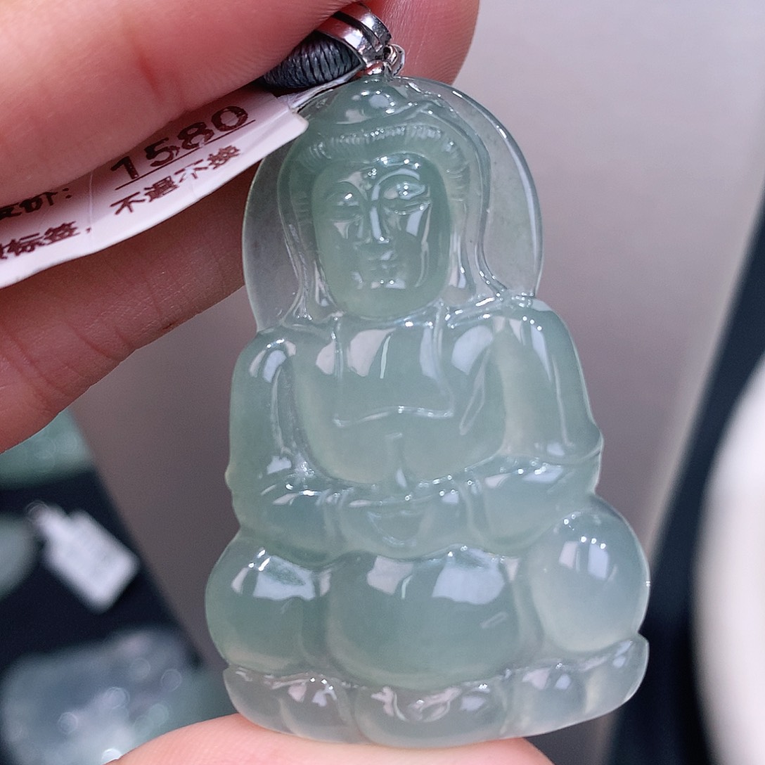 颈饰18K金镶嵌翡翠晴底正装观音