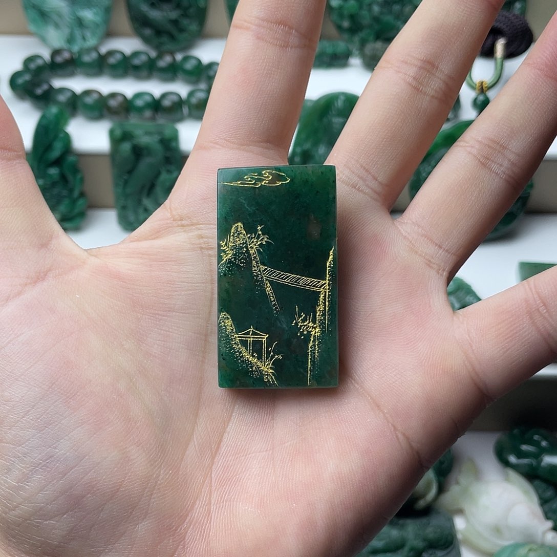 独山玉未镶嵌挂件