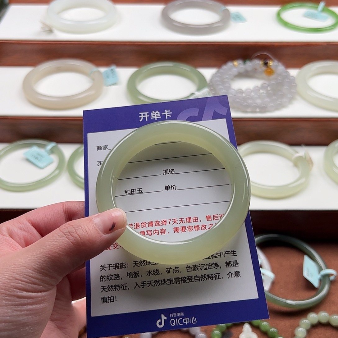 和田玉手镯未镶嵌