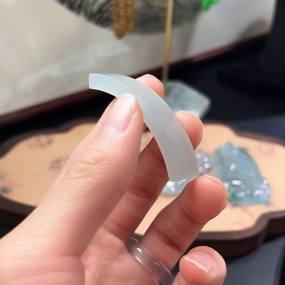 定制翡翠未镶嵌手牌