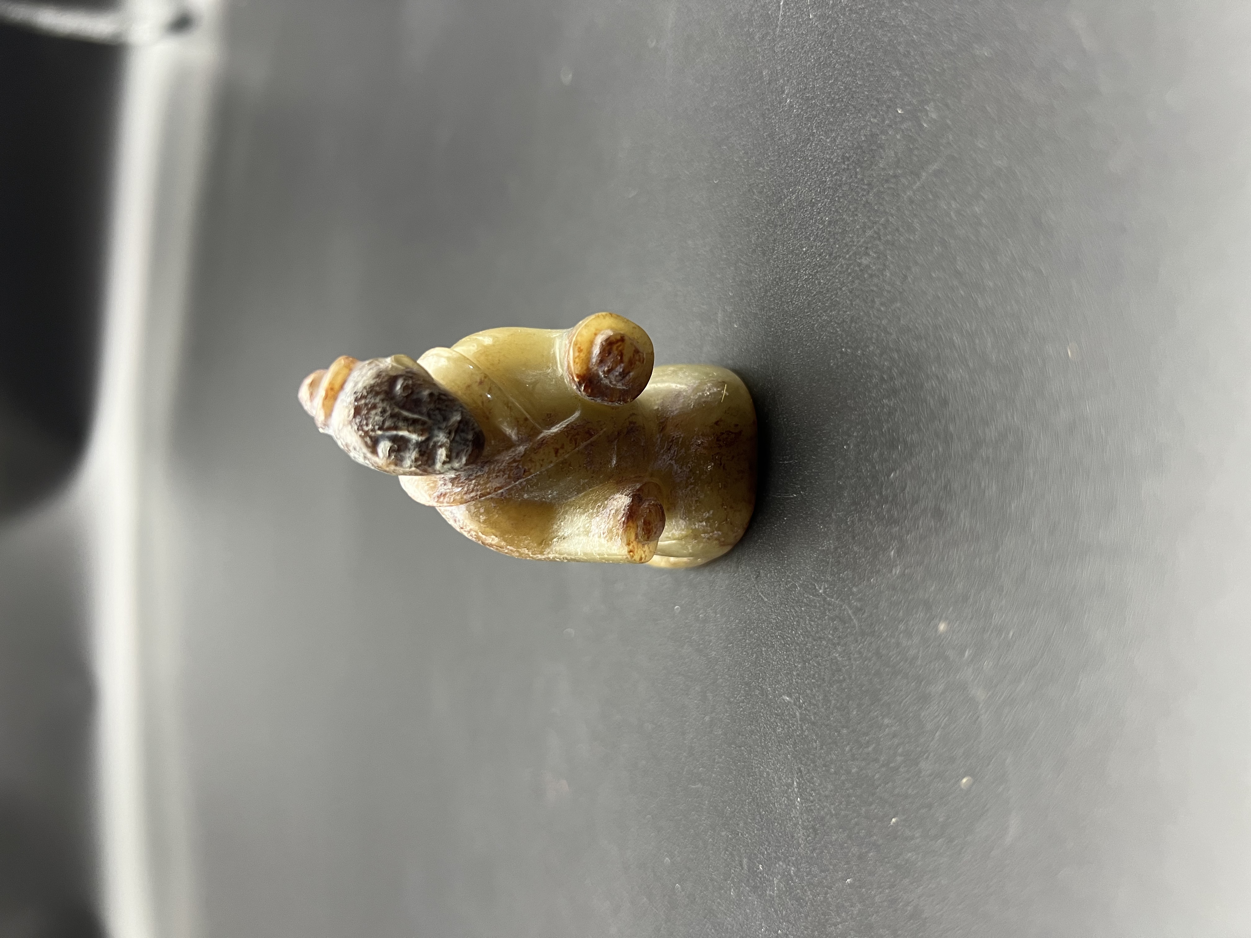 和田玉沁色玉人摆件