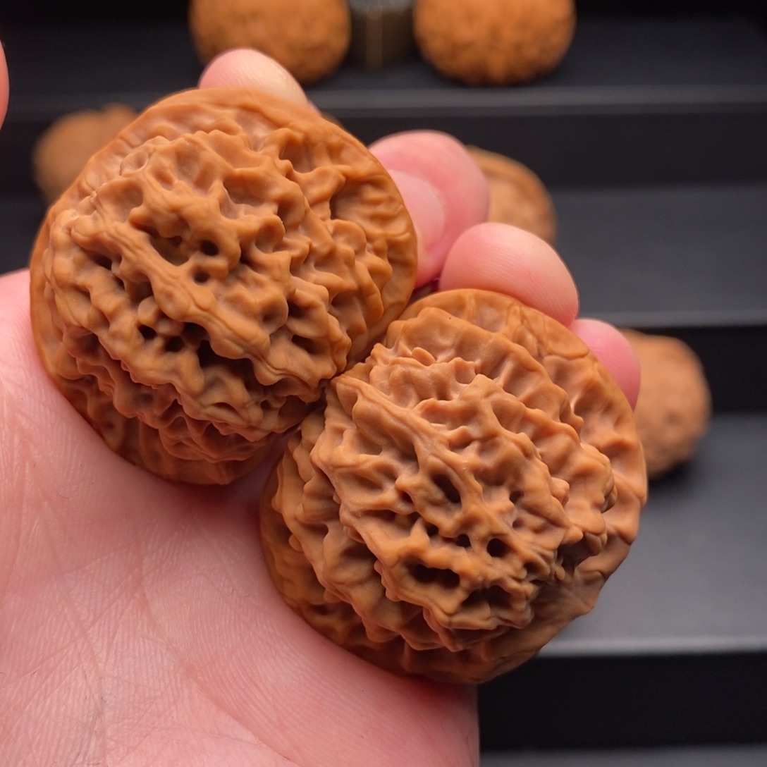 文玩核桃把件三**产秦闷