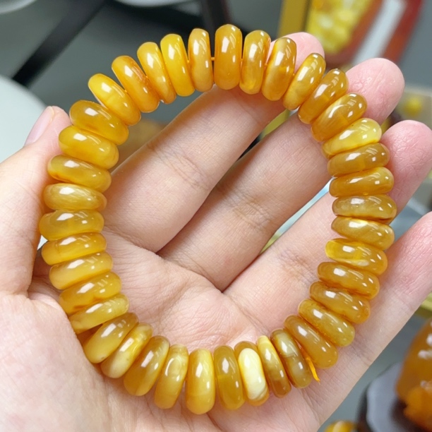 鸡油黄14mm瑕疵蜜蜡算盘珠手串（743号）