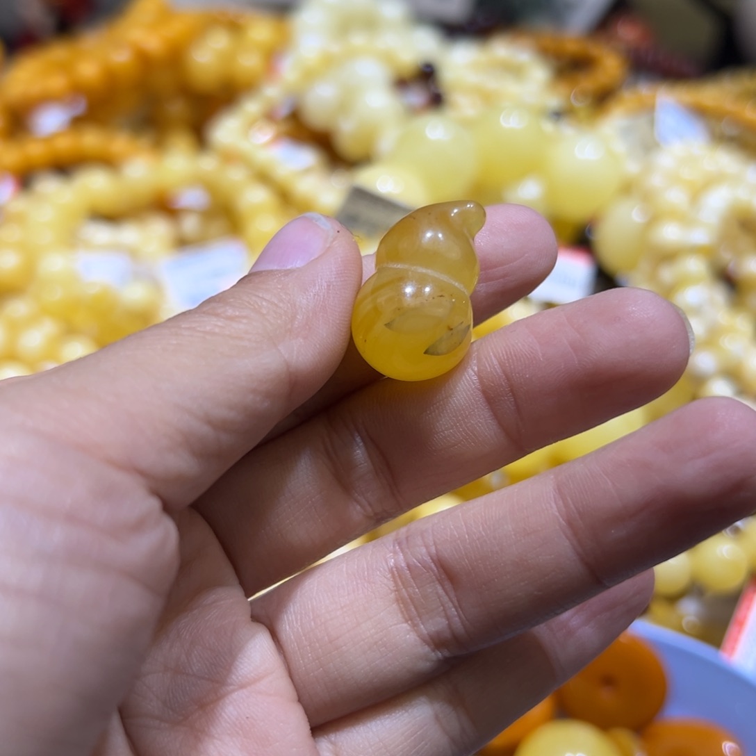 琥珀珠宝奇石未镶嵌