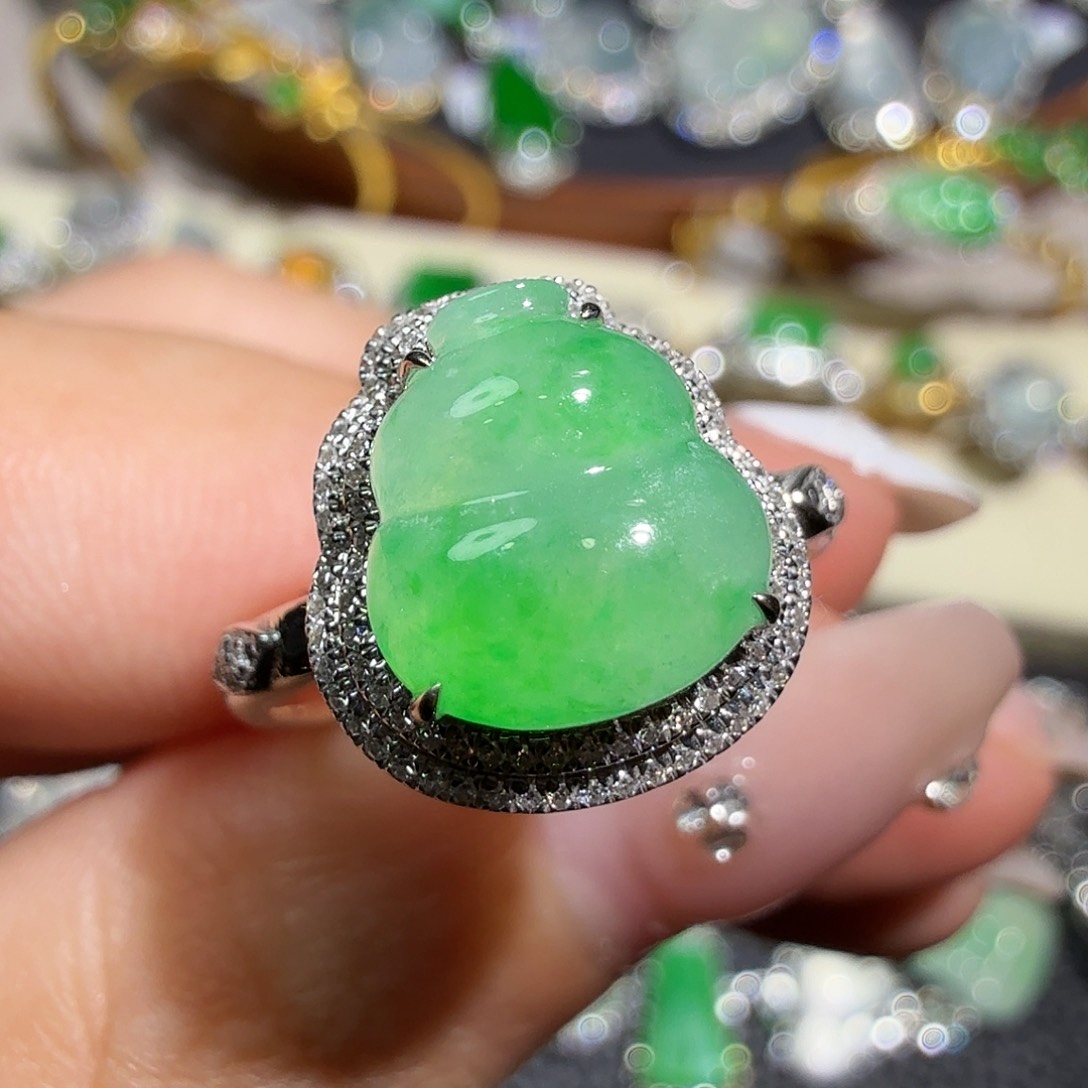 翡翠戒指18K金镶嵌翡翠