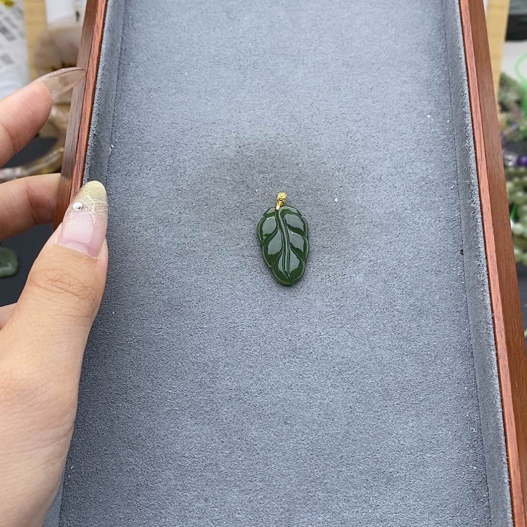 和田玉吊坠(不含链)18K金镶嵌