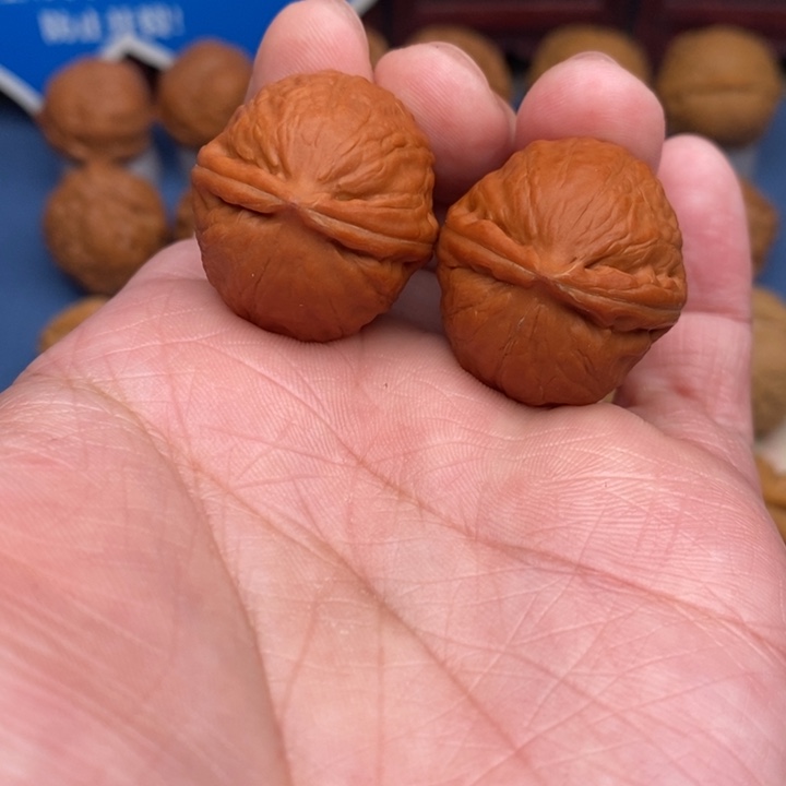 文玩核桃把件龙珠