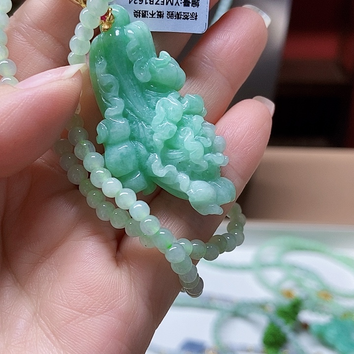 翡翠未镶嵌颈饰吊坠