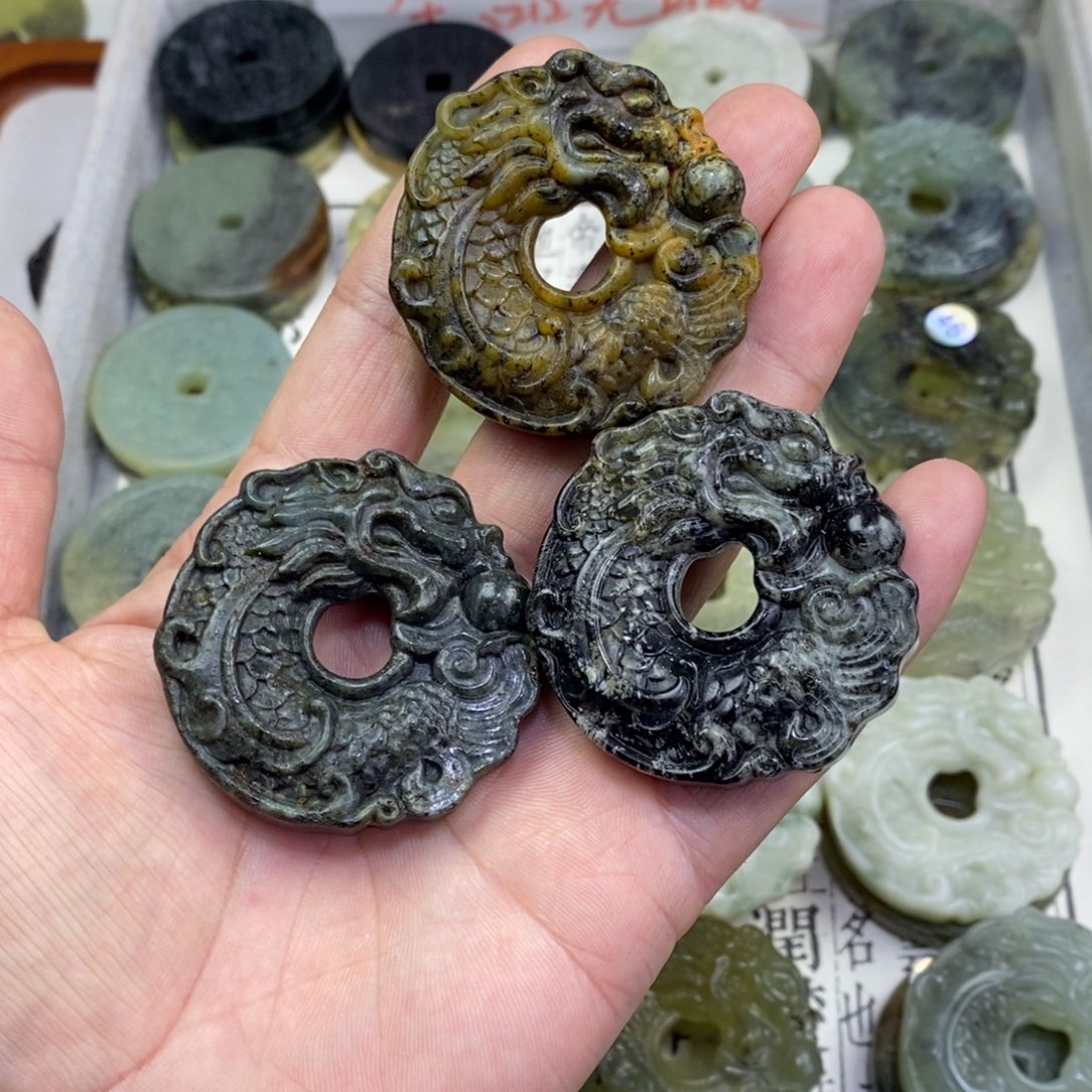 岫玉未镶嵌颈饰岫玉龙鱼吊坠3个