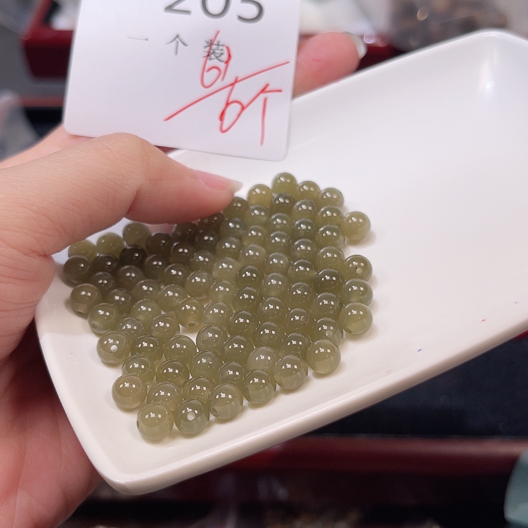 水晶未镶嵌珠宝半成品205 。       