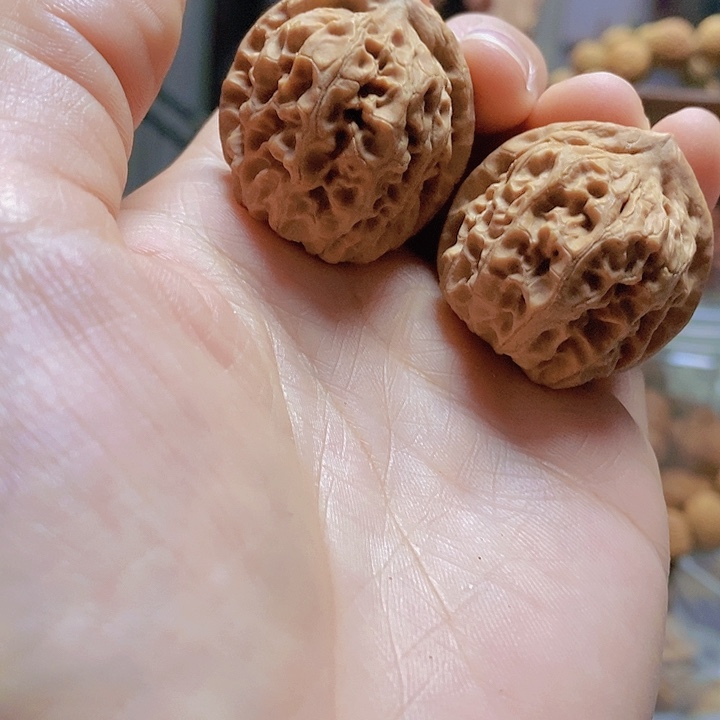 【闪购商品】文玩核桃把件32大石窝