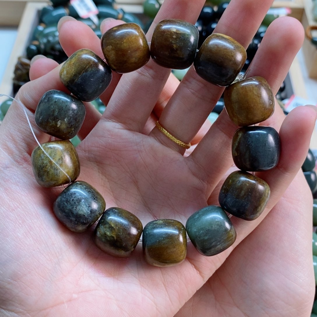 透闪石质玉手串未镶嵌