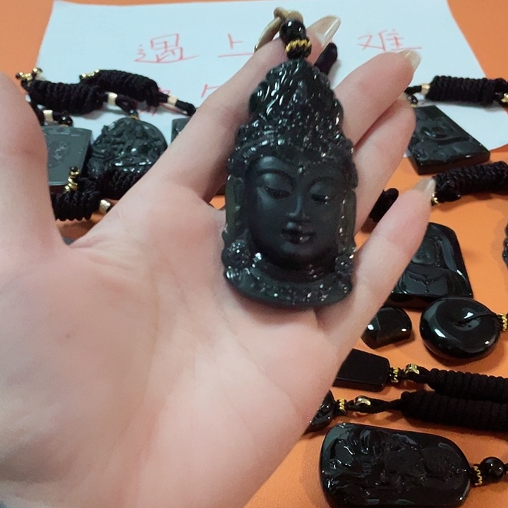 翡翠颈饰未镶嵌嗯**哈