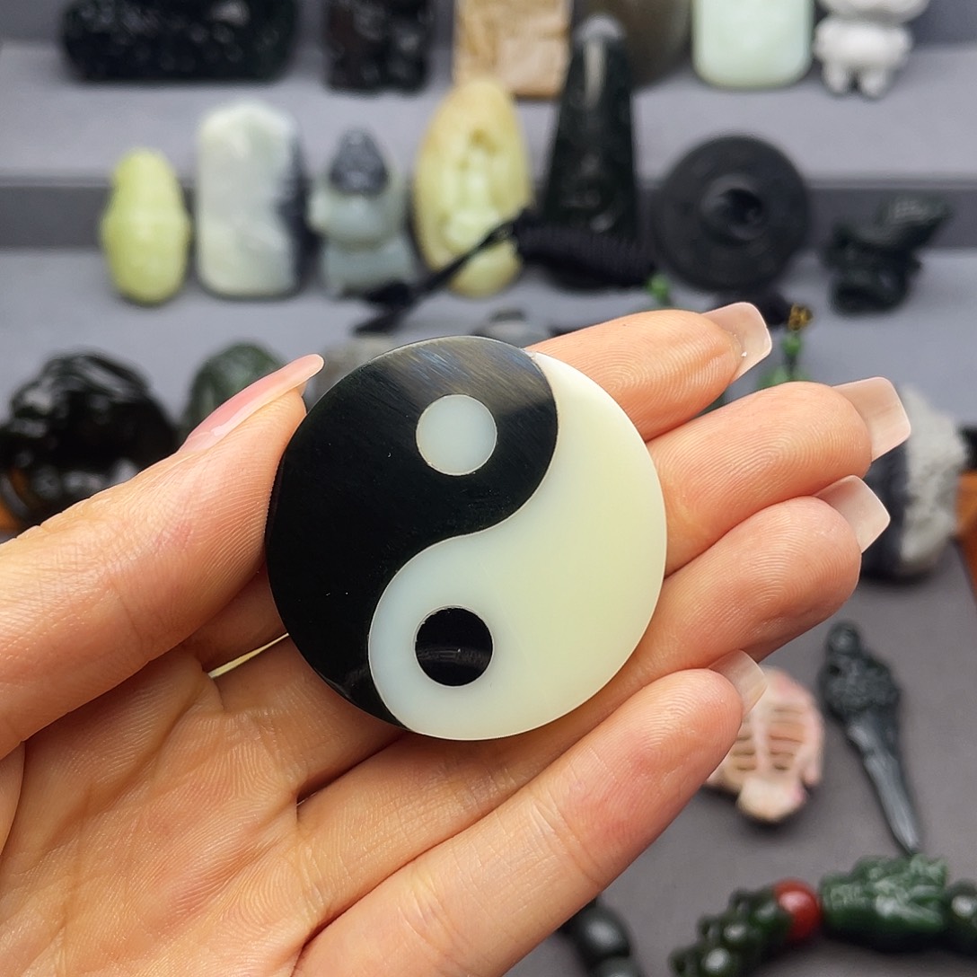 T***m和田玉未镶嵌颈饰