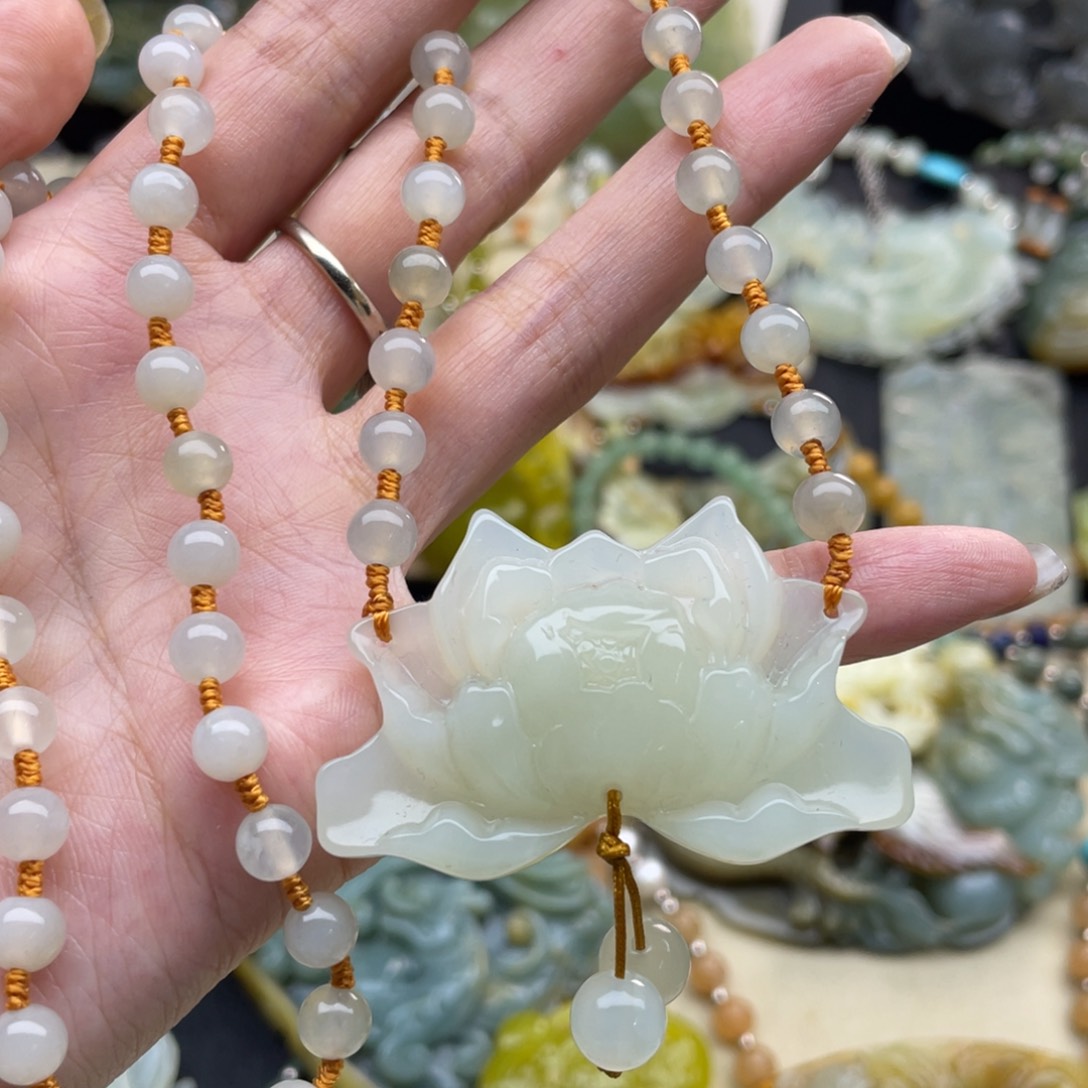 蛇纹石玉颈饰未镶嵌