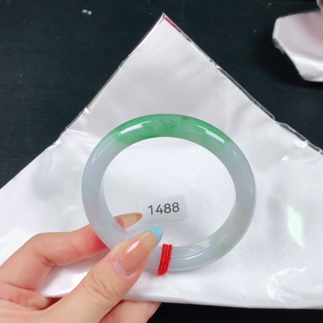 翡翠手镯未镶嵌天然翡翠手镯04