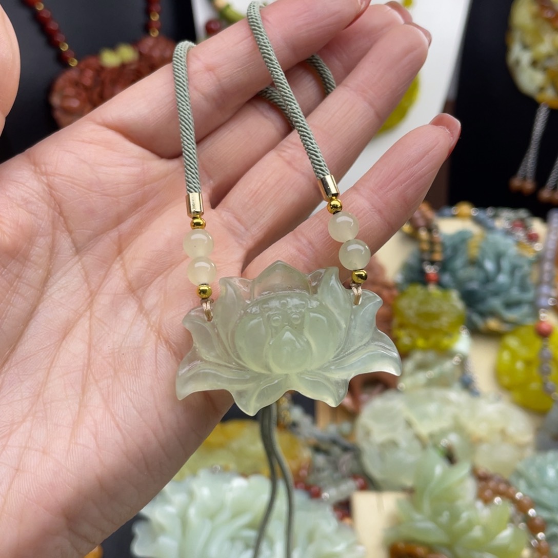 未镶嵌蛇纹石玉颈饰