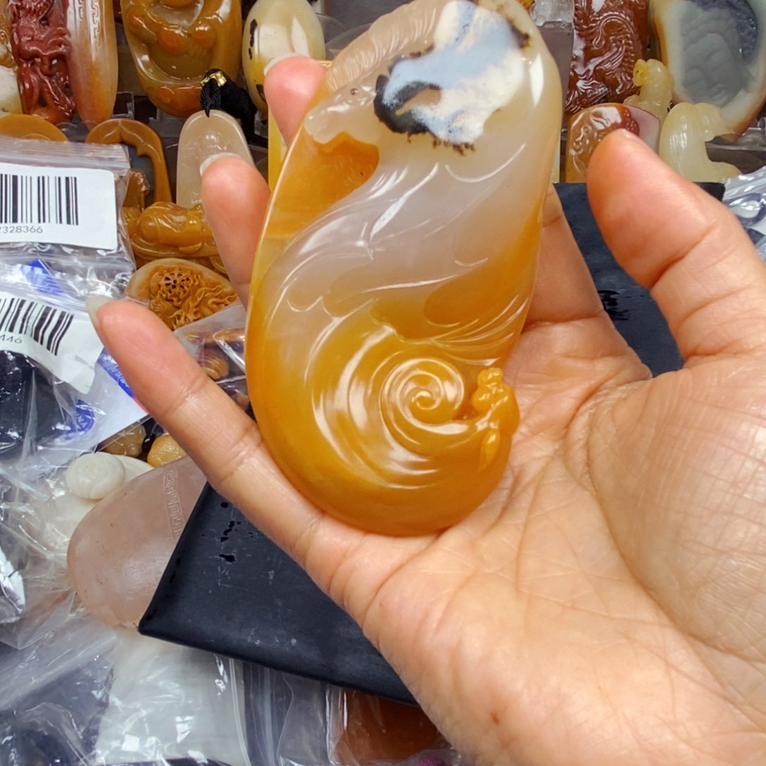 石英质玉（黄龙玉）颈饰未镶嵌