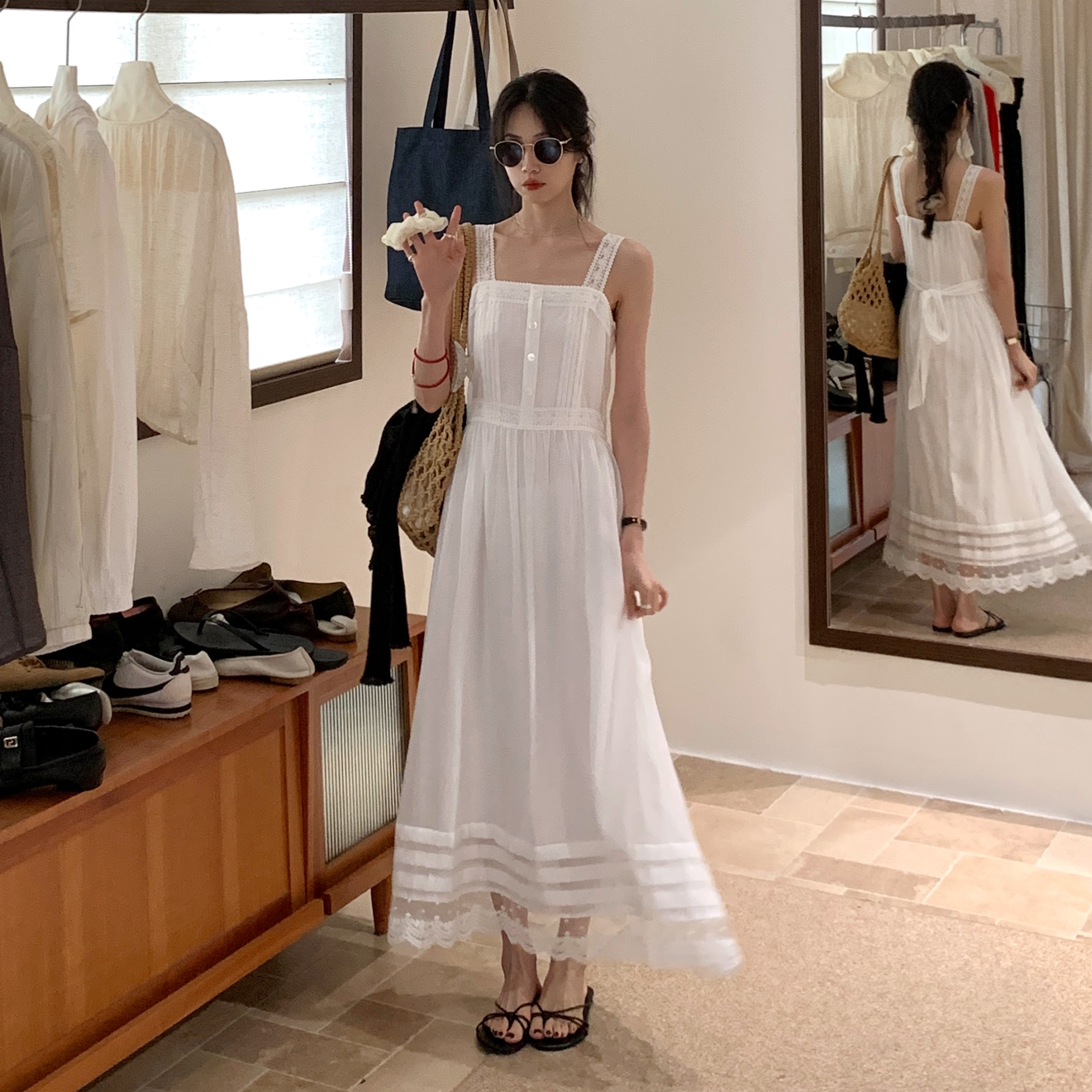 韩系白色系带蕾丝拼接吊带连衣裙女2025夏新高级感收腰长裙