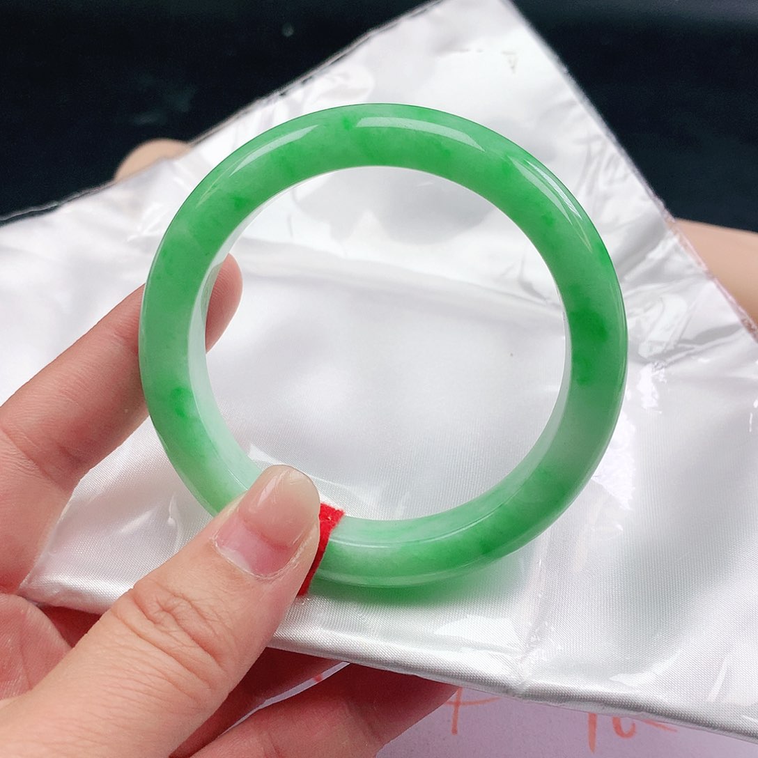 翡翠手镯未镶嵌山**云56圈1918