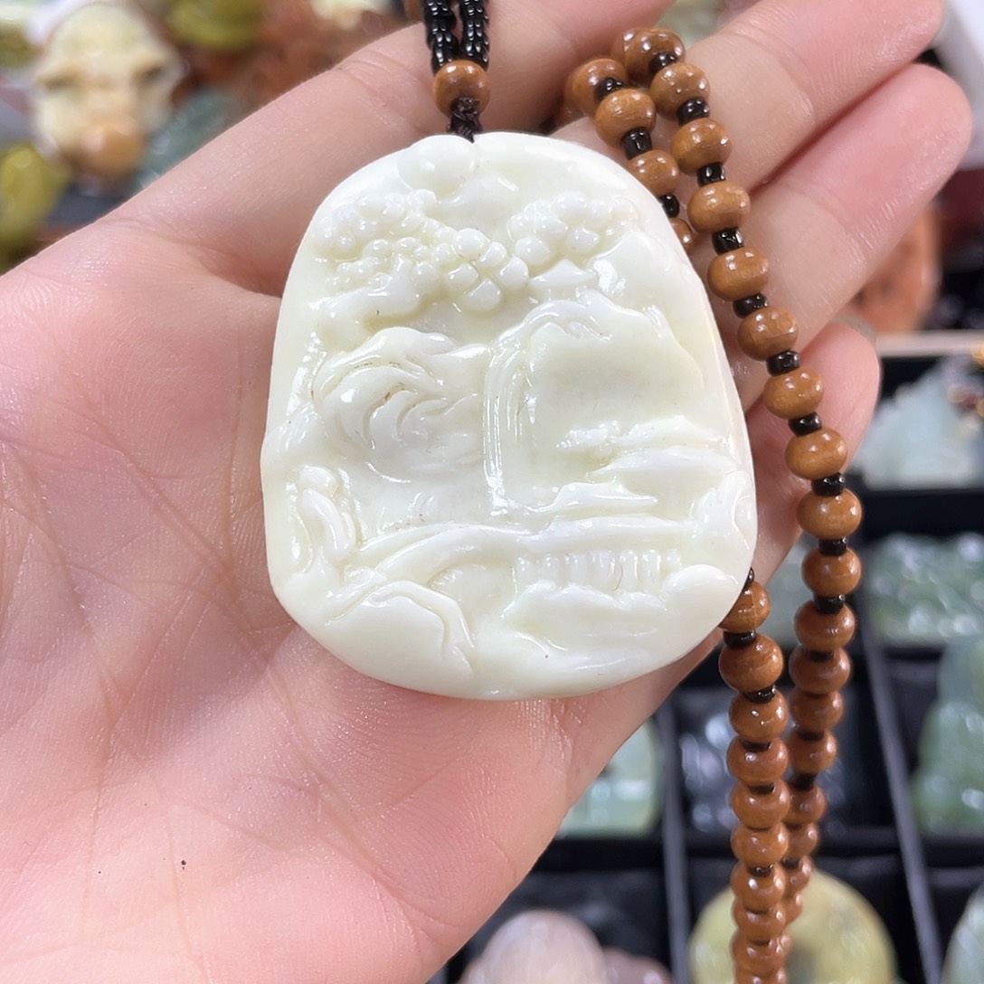 蛇纹石玉颈饰未镶嵌