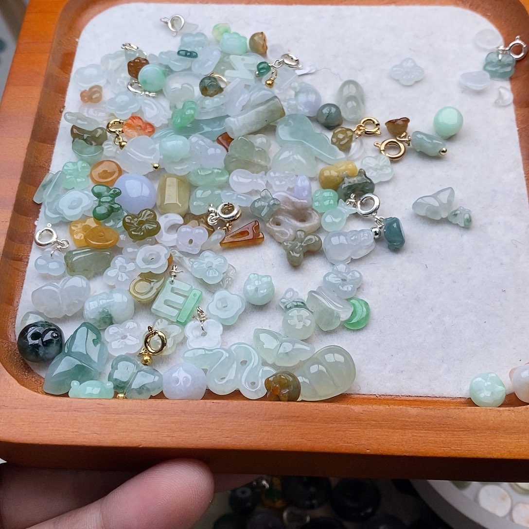 翡翠戒指未镶嵌小提溜30一个